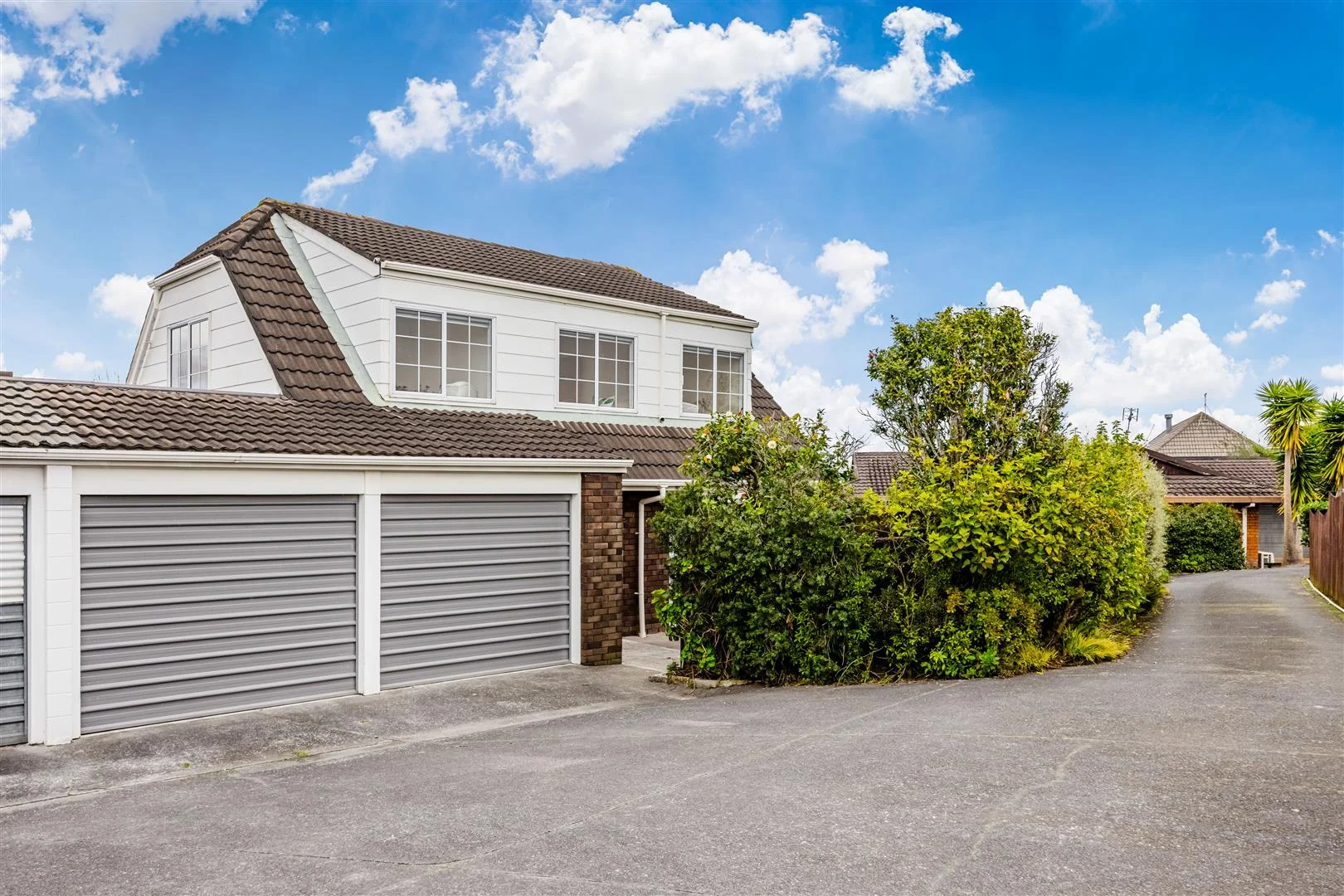 Botany Downs 3Moenga Renovated 3 Bedroom Family Home with Double Garage
