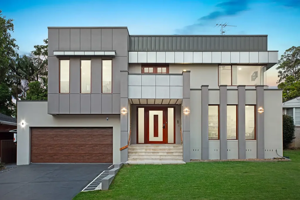 Baulkham Hills 5침실 Near-New Designer Family Home in Coveted Locale