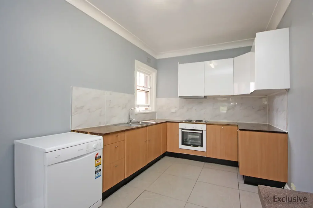 Welcome to "The Windsor"  - Spacious Art Deco in an unbeatable location