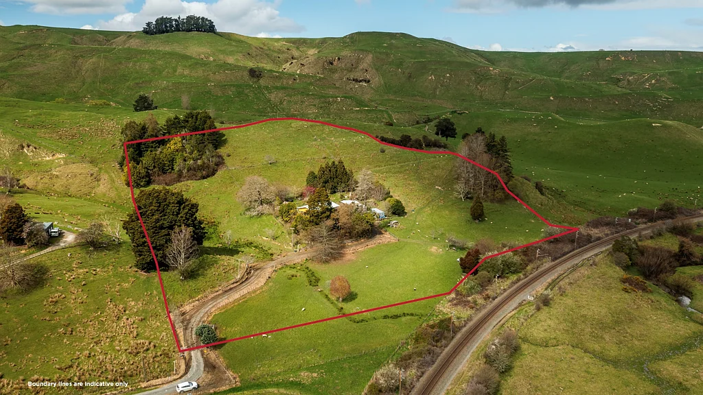 Hunterville 3房  3ha+ lifestyle block - three-bedroom home and shed