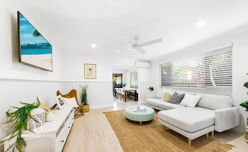 Three Bedroom Family Home With Pool