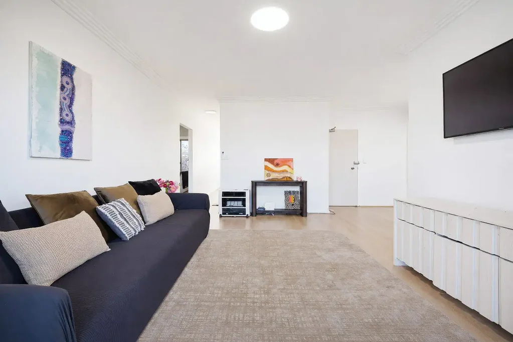 North Parramatta 2房 采光充足的居所 - 带有两个大阳台 LIGHT FILLED LIVING - WITH TWO LARGE BALCONIES