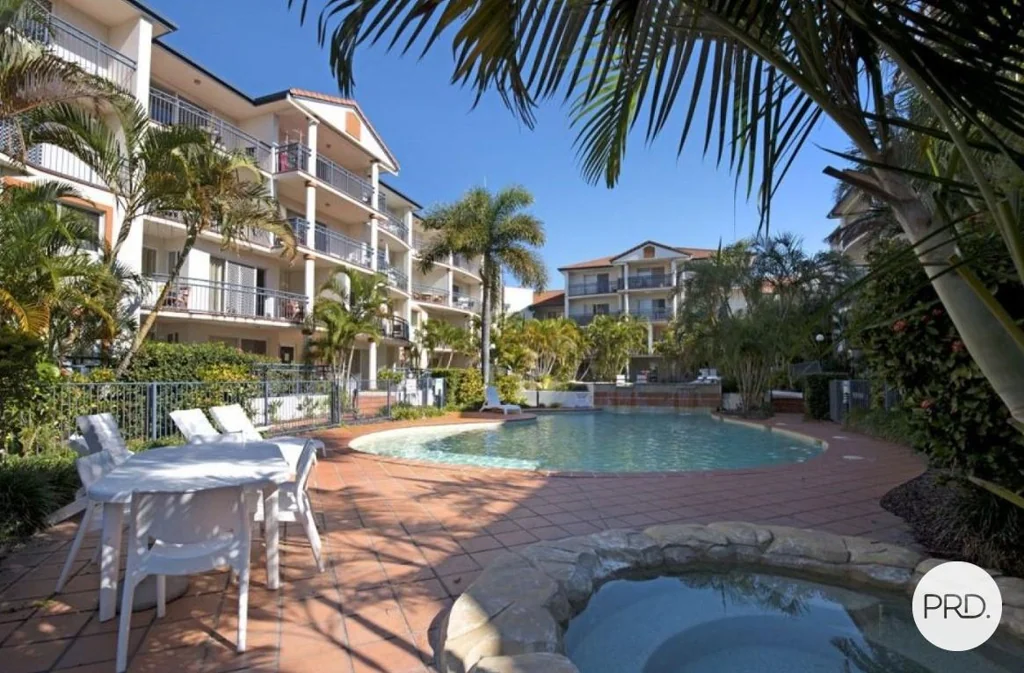 Southport 1 Slaapkamer Well Presented Unit in Prime Marine Parade Location