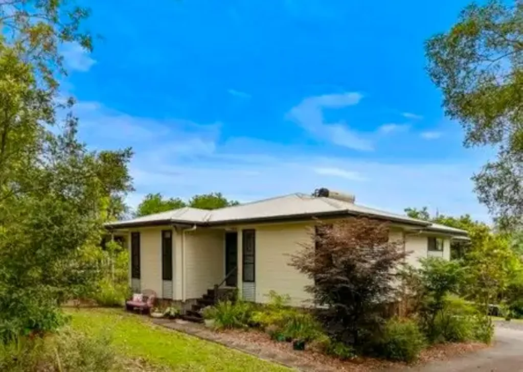 Cooran 4ਬੈੱਡਰੂਮ Modern, Spacious Living with Mountain Views – Walk to Cooran Village