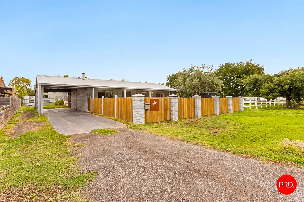 East Bendigo 3침실 Space, Shedding & Horse Facilities