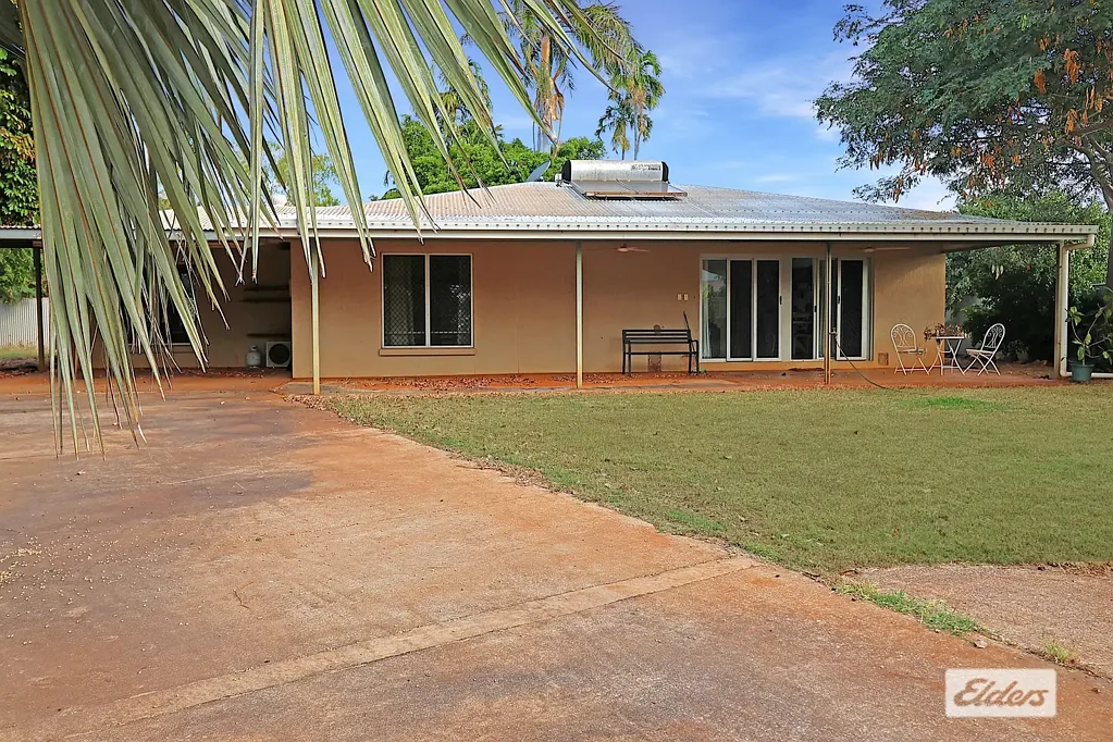 Katherine 4Moenga Delightful Four Bedroom Family Home!