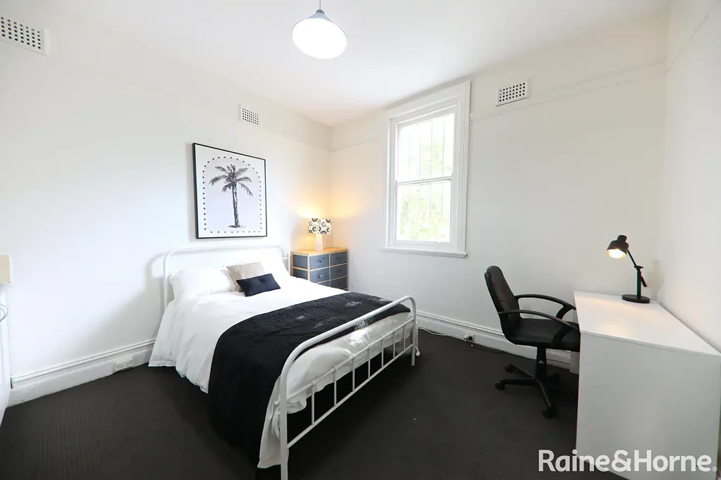 Furnished One Bedroom Unit Close to Lightrail & UNSW