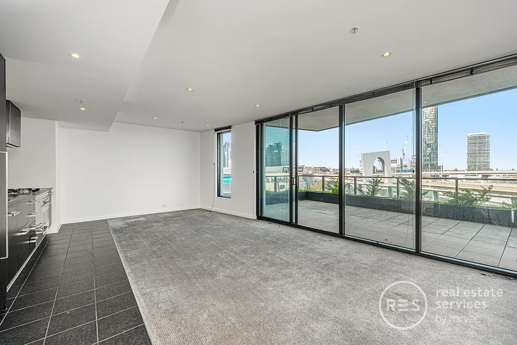 Spacious 1-Bedroom Apartment Featuring Expansive Balcony