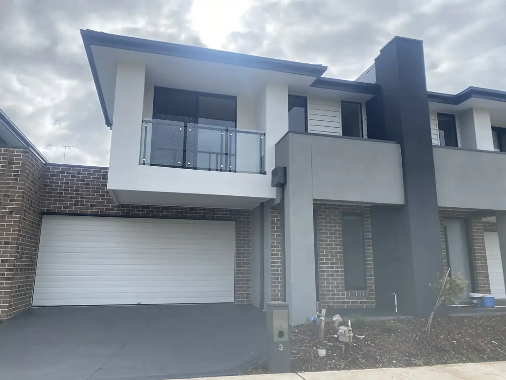 NEARLY NEW TOWN HOUSE FOR RENT IN DEANSIDE