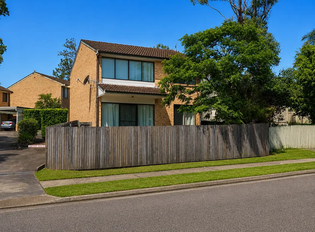 TOWNHOUSE WITH SCENIC VIEWS