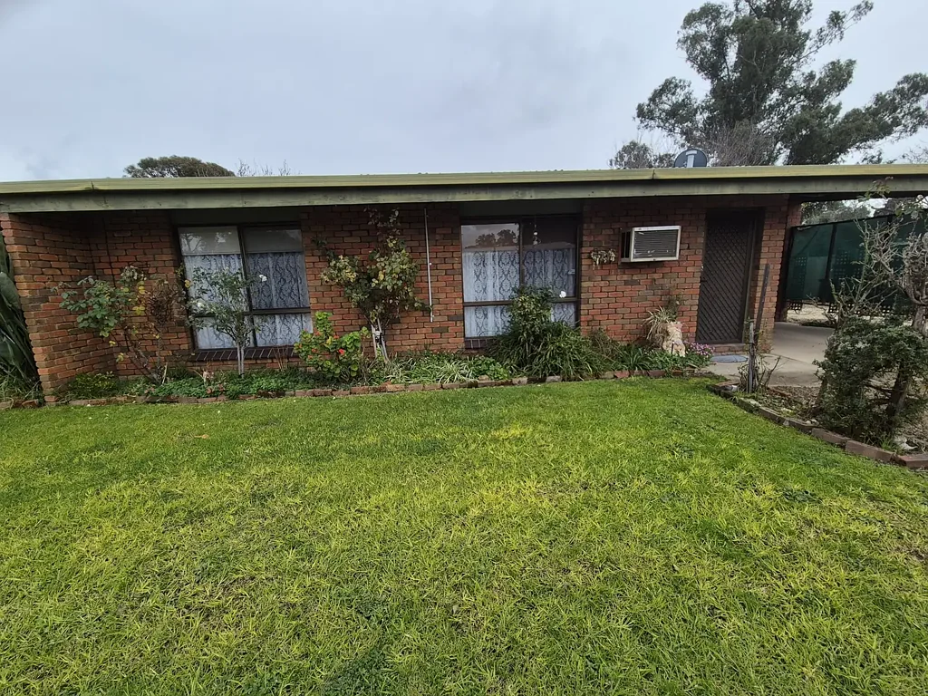 Solid Brick 2 Bedroom Unit - Comfortable Easy Floor Plan - Carport - Secure Courtyard