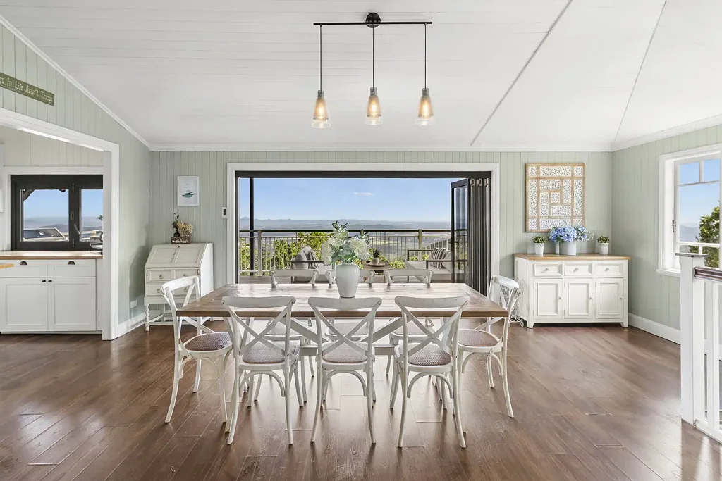 Tamborine Mountain 4房  FAIRVIEW. AN ELEVATED QUEENSLANDER WITH PANORAMIC VIEWS