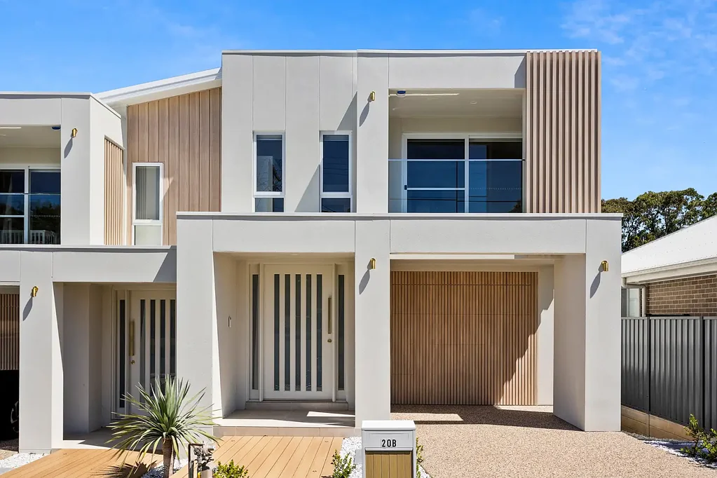 Russell Vale 5房 独家全新联排 豪华规模配置 专用媒体室 燃气壁炉 天窗 空调 大型烧烤露台 加热泳池 石材厨房 阳光阳台 奢华更衣室 靠近学校 咖啡馆 High-end family quality and lifestyle