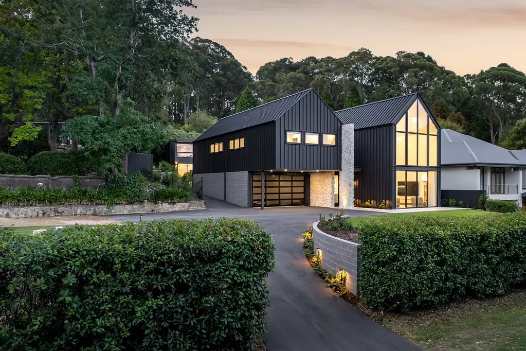 Crafers 7 Bedroom Bold Architecture Meets the Natural Beauty of the Adelaide Hills.