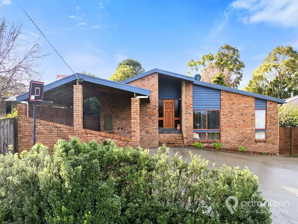 Foster 4chambre LARGE FAMILY HOME ON A 1/4 ACRE BLOCK
