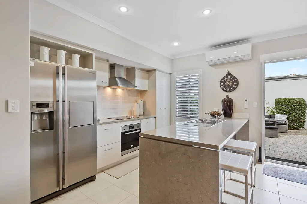 Yanchep 3 Slaapkamer Spacious 2 Storey with all Mod Cons!