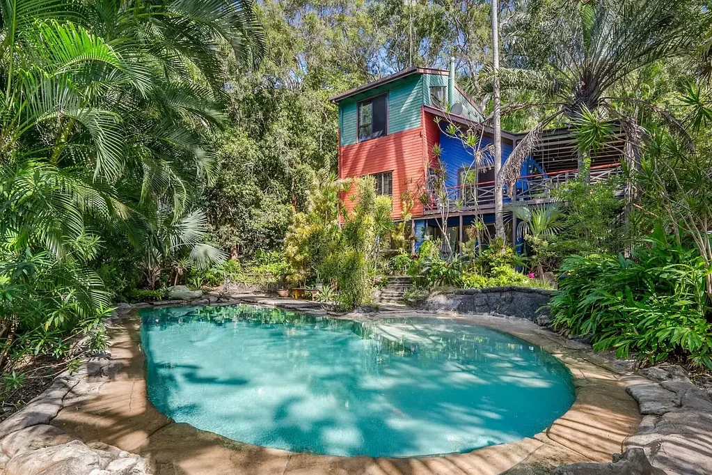 Mount Coolum 4બેડરૂમ Beach, bush & boundless potential