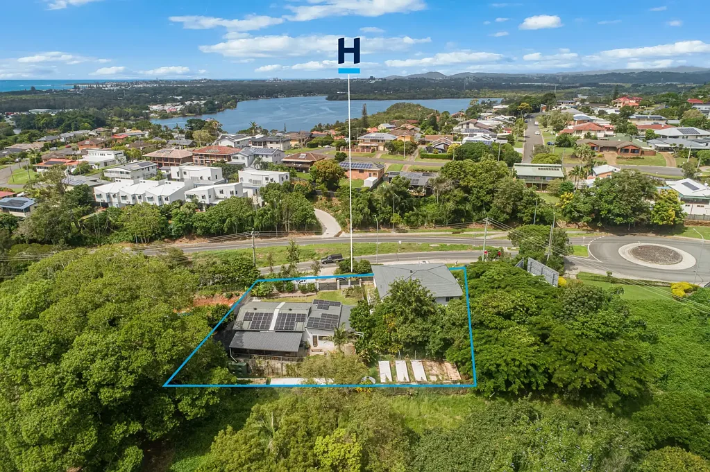 Banora Point 7房  Rare Triple Income / Dual Living / Future Subdivision Opportunity on 1,483m² *STCA