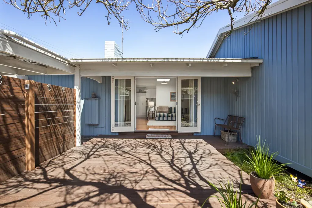 Point Lonsdale 3房  Weatherboard Charm with Backyard to Enjoy