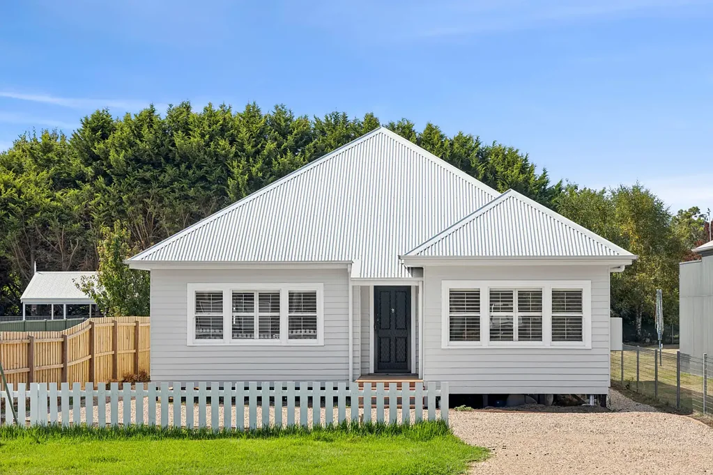 Trentham Period charmer in the heart of town