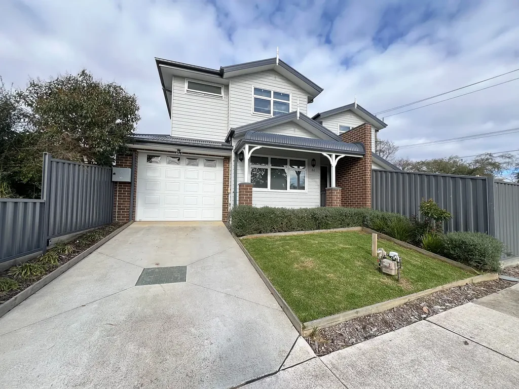 3 Bedroom Townhouse Moments From Bayswater Village
