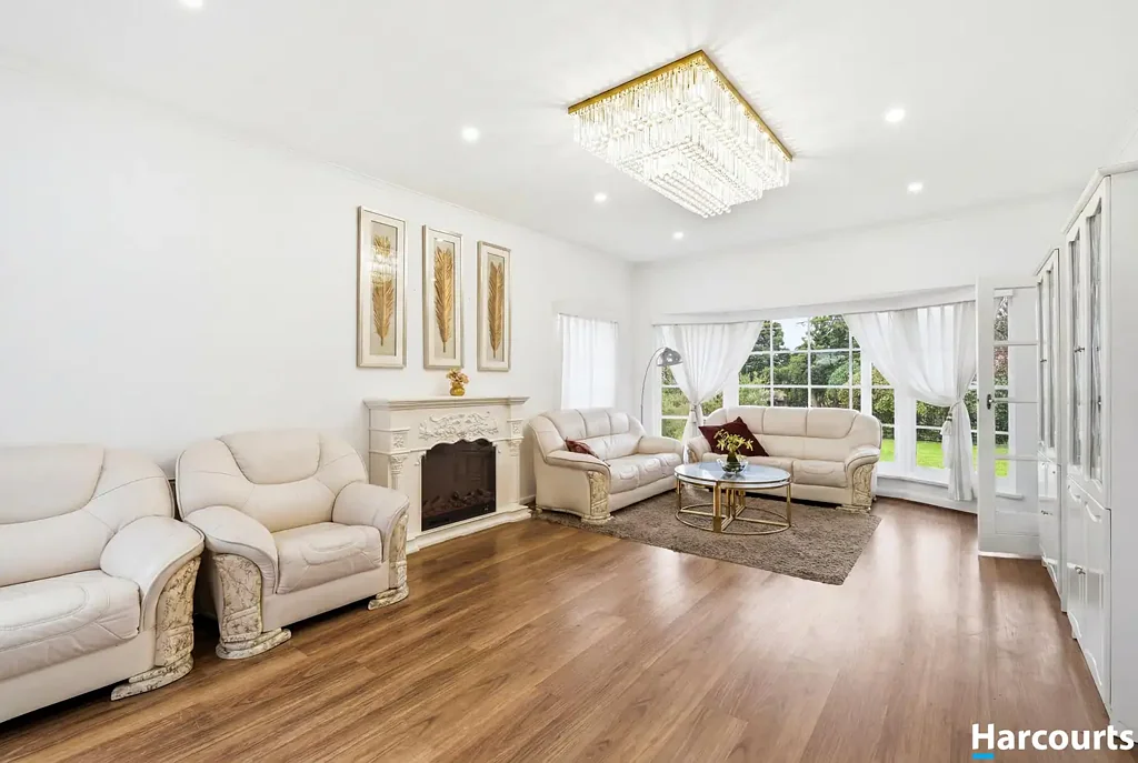 Balwyn North 4chambre PANORAMIC VIEWS, DOUBLE-BRICK CRAFTSMANSHIP & BALWYN HIGH SCHOOL ZONING