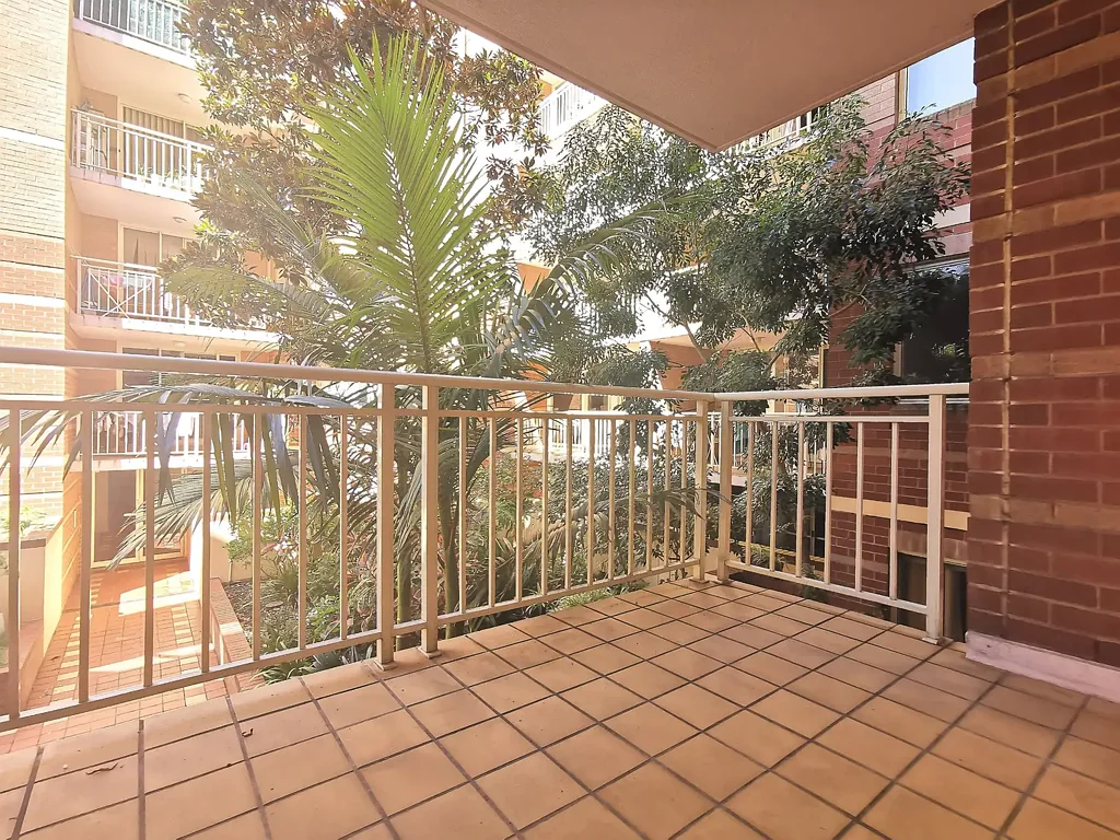 Recently Refurbished Garden Facing 2 Bedroom Apartment