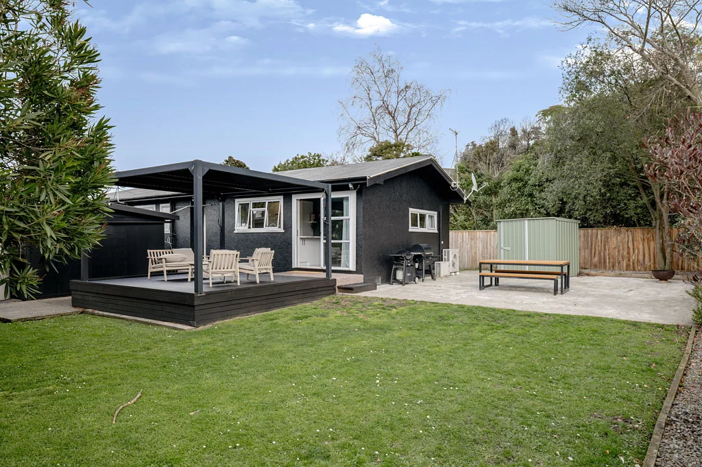 Feilding 3Zimmer Freshly Updated Home with Great Sheds
