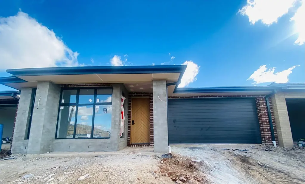 STUNNING FAMILY HOME AWAITS FOR YOU!