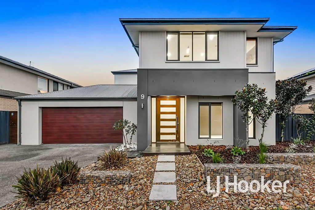 Clyde North 5chambre Stunning Renovated Family Retreat with Pool � 9 Serene Way, Clyde North