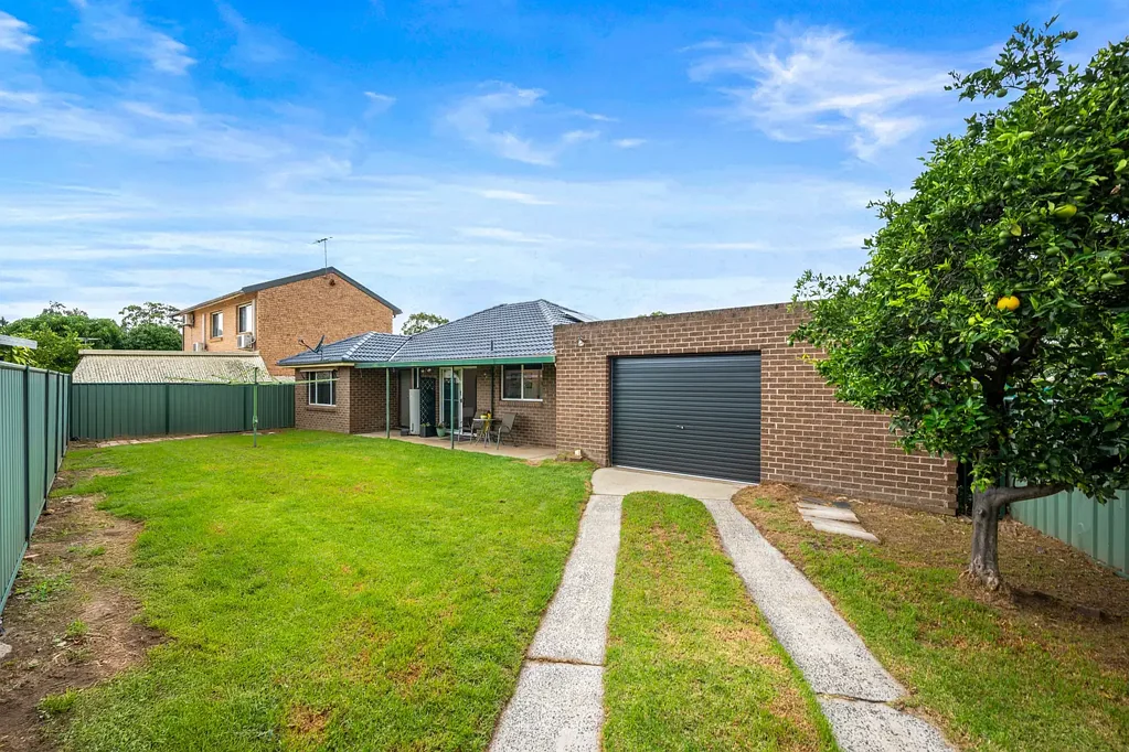 7 Darra Place, St Johns Park, NSW 2176