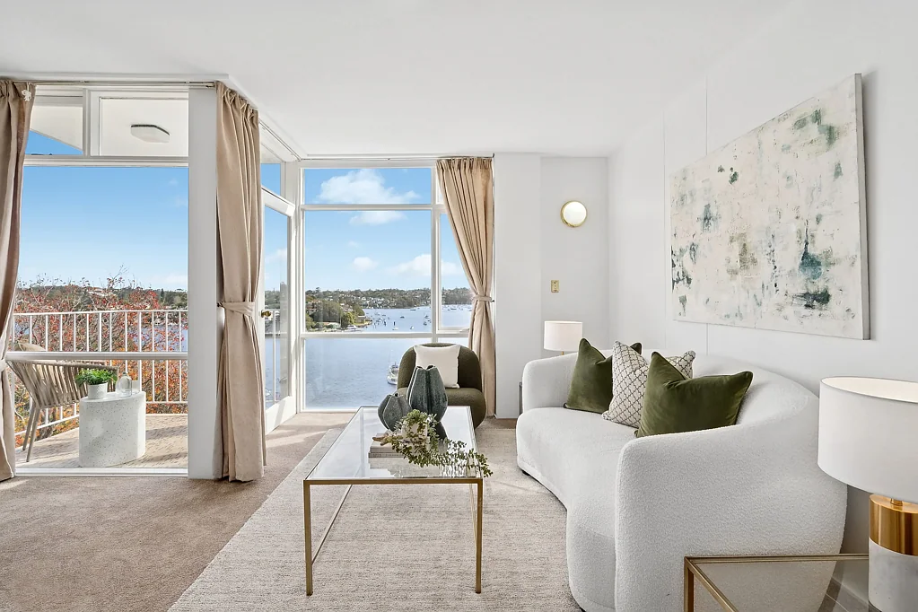 Greenwich 2ਬੈੱਡਰੂਮ Bask in sunshine, serenity, and shimmering bayside views in a prized position