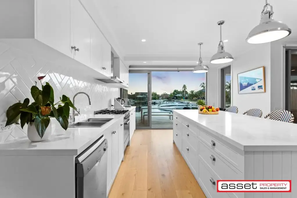 Patterson Lakes 4બેડરૂમ Beautifully Renovated Waterfront with Sandy Beach & Mooring
