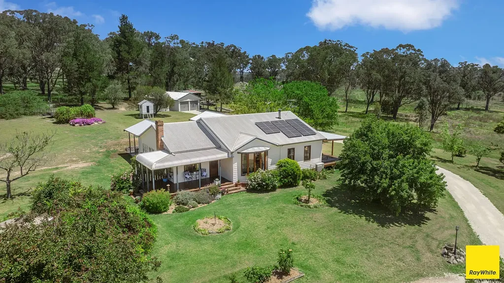 Armidale  Rural Charm With Town Convenience
