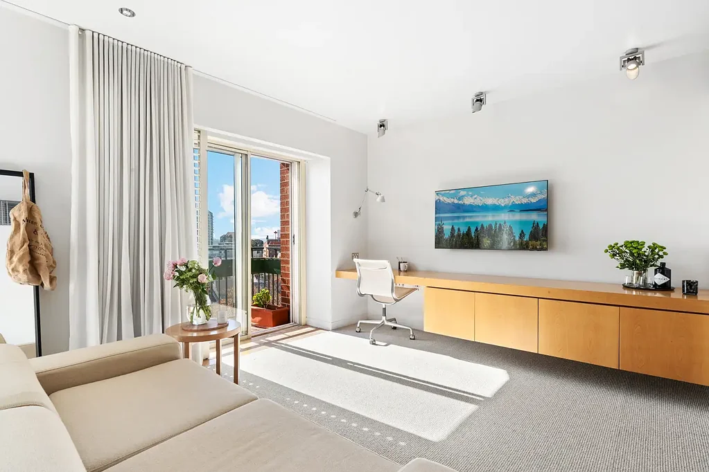 Potts Point  Luxurious Top-Floor Haven with Glimpses of Harbour Bridge, Opera House and Rose Bay Water