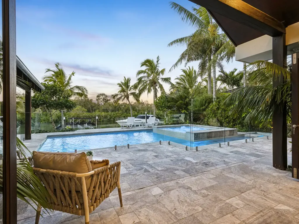 Helensvale 4房  Luxury Waterfront Living in the Exclusive Serenity Shores Estate