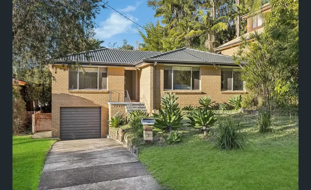 Renovated 3 Bedroom House With convenience!