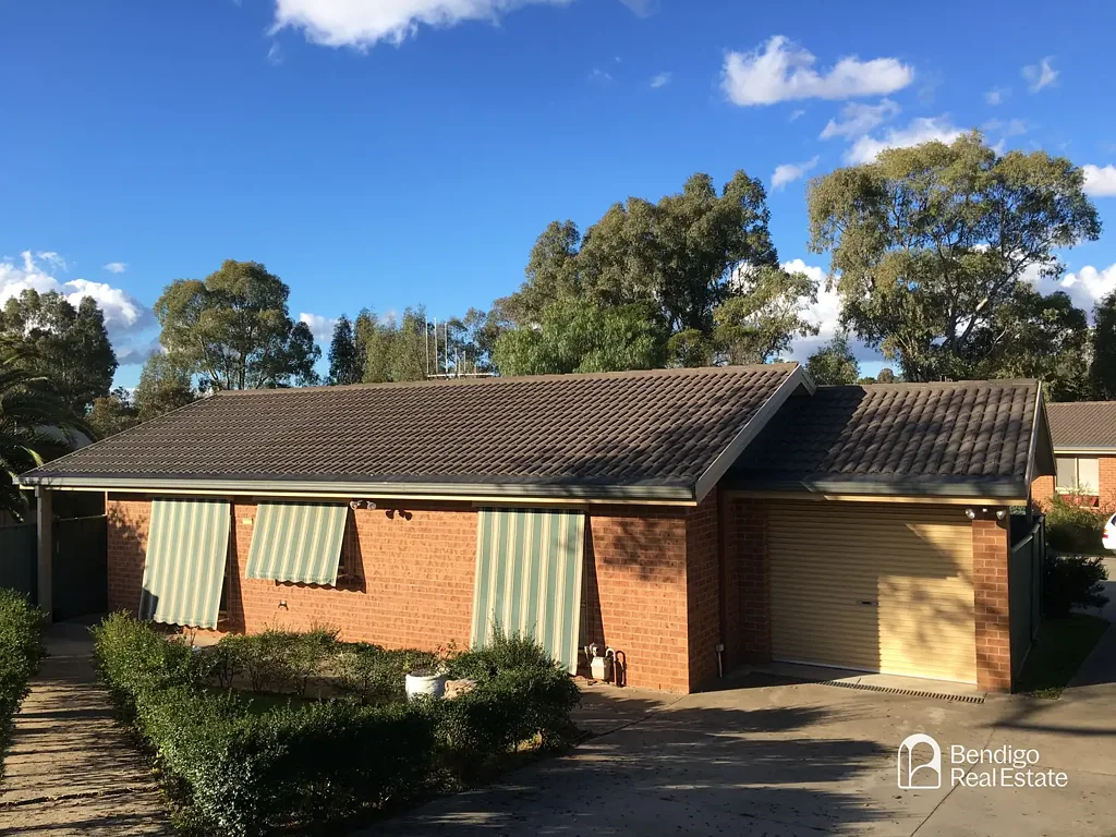 LOW-MAINTENANCE TWO-BEDROOM UNIT IN QUARRY HILL