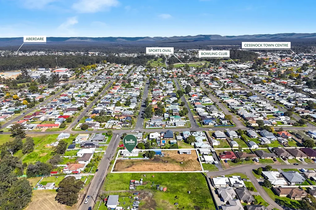 Cessnock 3ਬੈੱਡਰੂਮ One Acre of Opportunity with Character Home in Central Cessnock