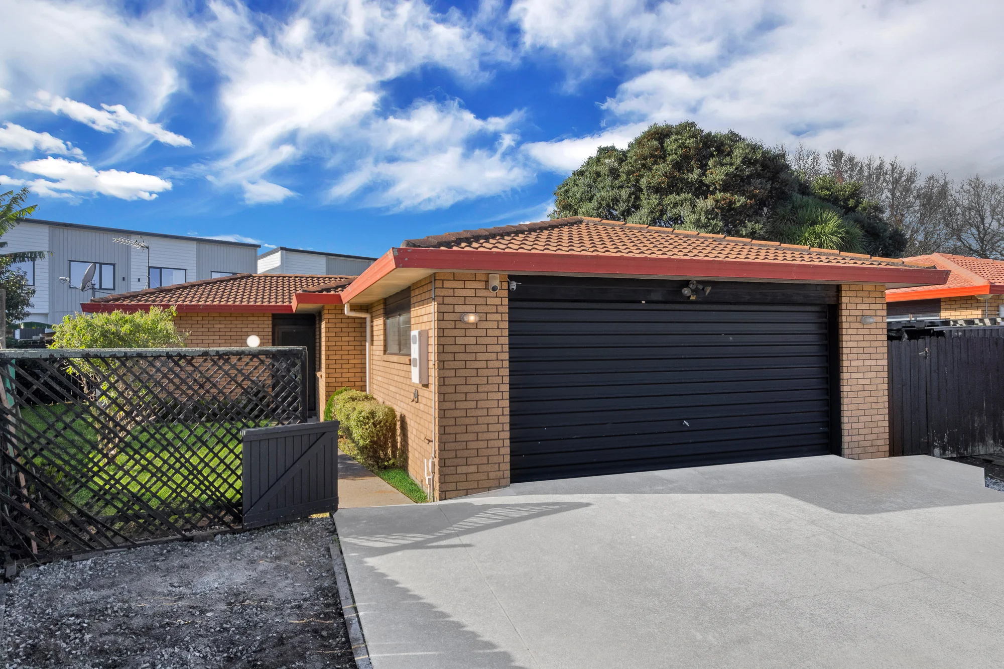Papatoetoe 3ห้องนอน Brick & Tile, Location & Motivation.