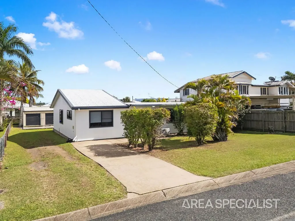 Marian 3Habitaciones Renovated Entertainer on a Large Block, with a Three-Bay Shed to Match
