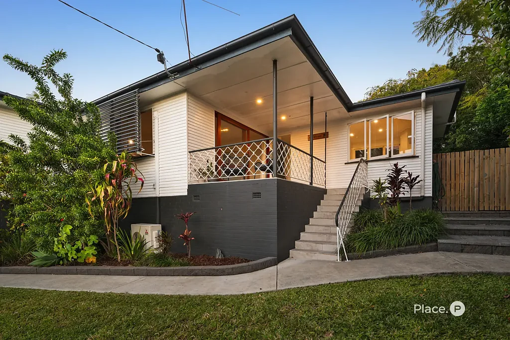 Holland Park 3Kwarto Entry-Level Renovated Home in Cavendish Road School Catchment