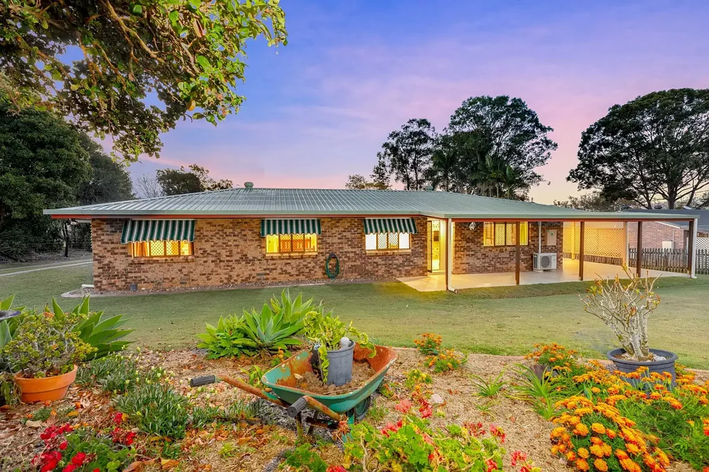 Southside 4chambre Solid Family Living with Shed, Solar & Space to Enjoy