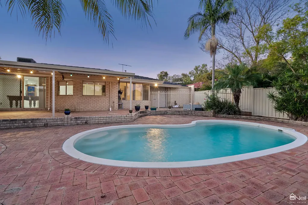 Seville Grove 3chambre UNDER OFFER BY TRAVIS GROGAN