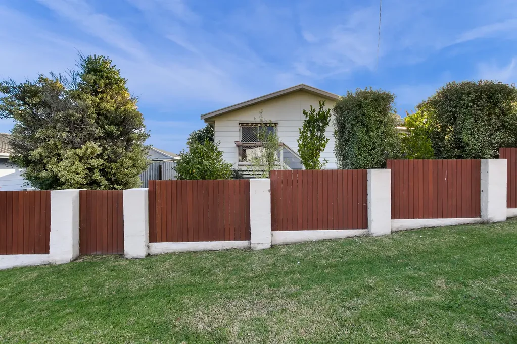 Lakes Entrance 3房  A charming Family Home in Lakes Entrance - Your Dream Awaits!