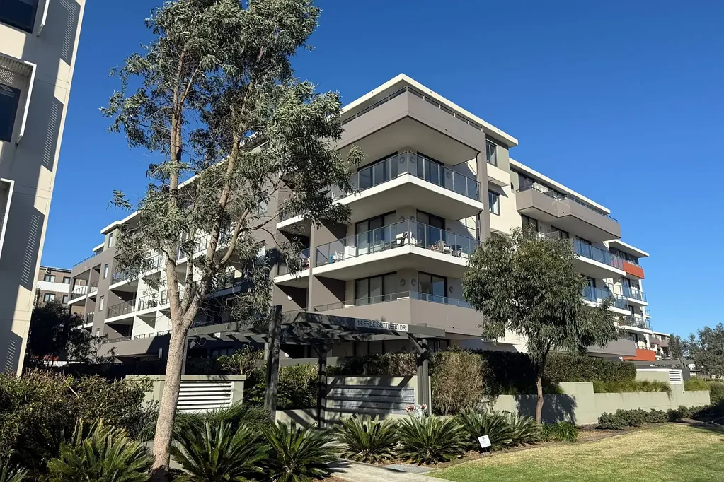 Modern Comfort Meets Unbeatable Convenience | 1 Bedroom With Study Room