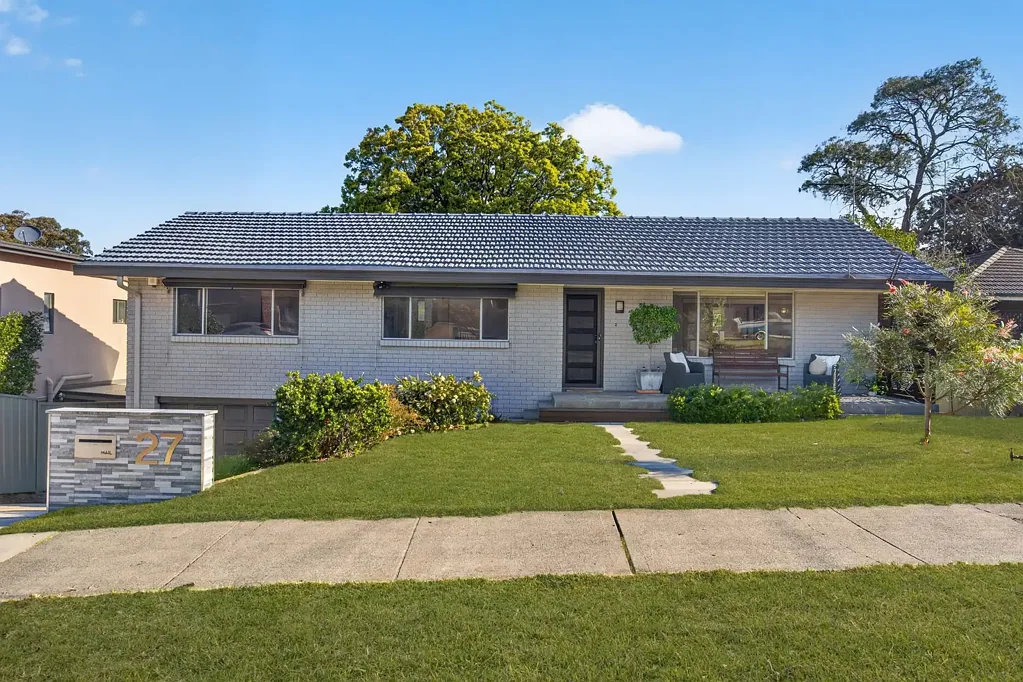 Baulkham Hills 5બેડરૂમ Sun Soaked Family Home