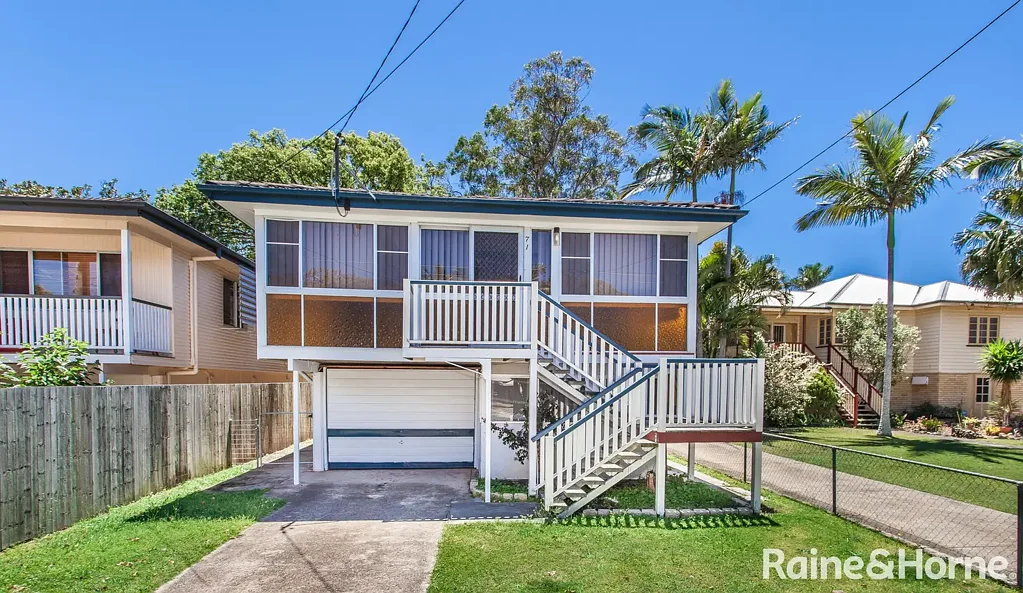 3 SPACIOUS BEDROOMS AND LOTS OF STORAGE SPACE.