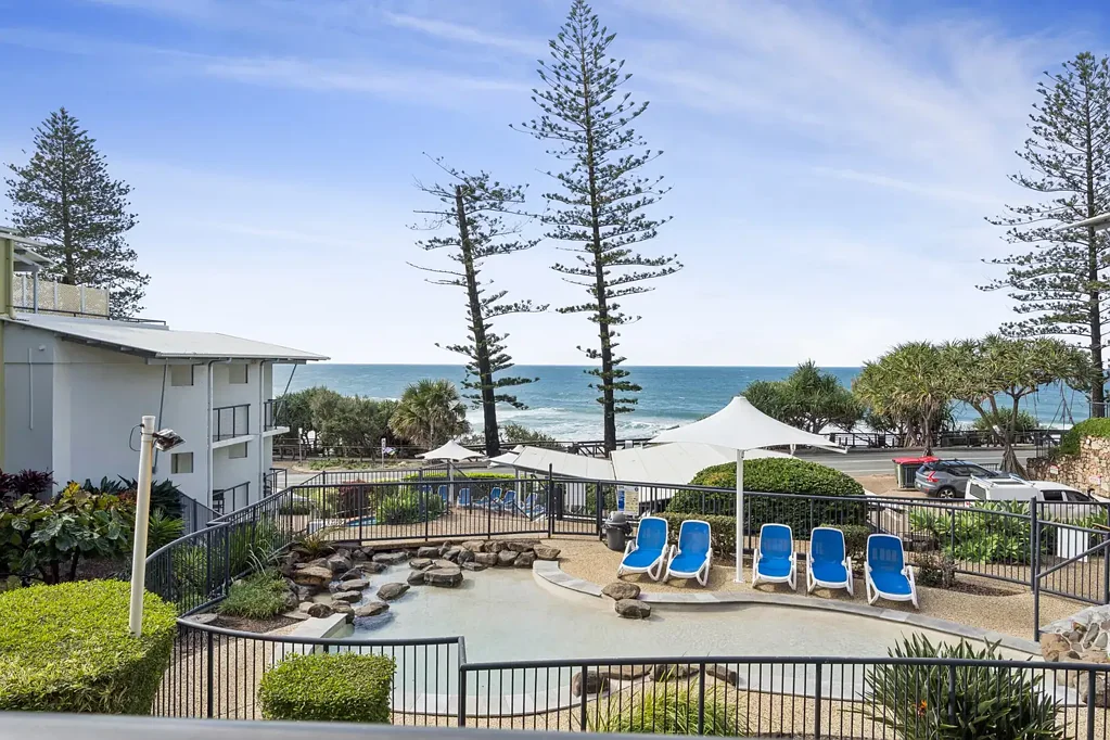 Coolum Beach 1ห้องนอน Spectacular Ocean Views with Beachfront Bliss