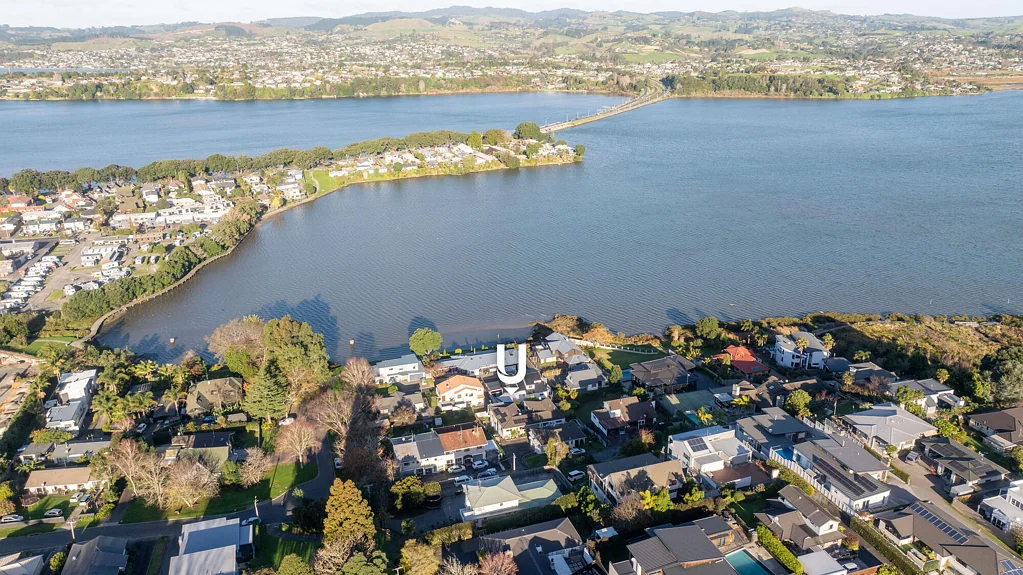 Tauranga South 4房  Versatile Living with Income Potential